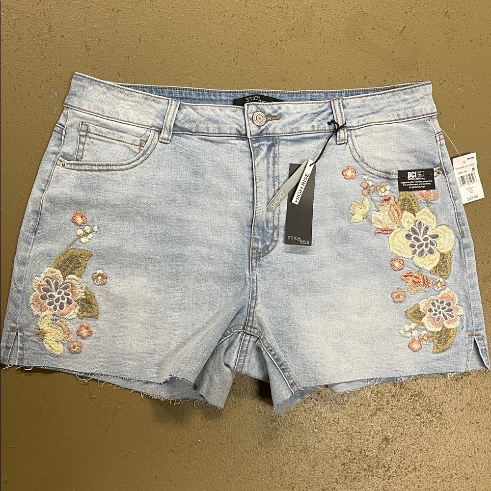 Stitch Star High Rise Floral Embroidered Denim Shorts Size 12 NWT